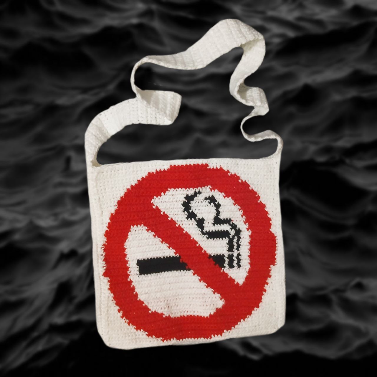 🚭don't smoke🚭
       под заказ

да,воодушевилась наклейкой на здании. да,через пару часов она висела у меня дома на двери. 
🚬цена: 1500 рублей 🚬

@fcknrvz