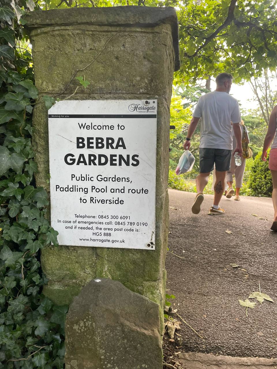 a Welcome to `ВЕВВА GARDENS 19 Public Gardens, Paddling Pool and route to Riverside Telephone: 0845 300 6091 In case of emergencies call: 0845 789 0190 and if needed, the area Post code is: 2 www.harr