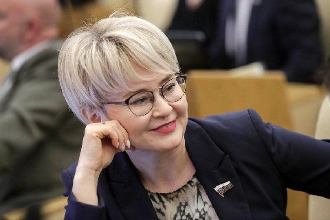 В Госдуме назвали мемы причиной детоненавистничества у молодёжи, которые «не видят проблемы в том, чтобы жить без детей»

Депутат Аиткулова назвала мемы и «весёлые картинки» причиной детоненавистничес