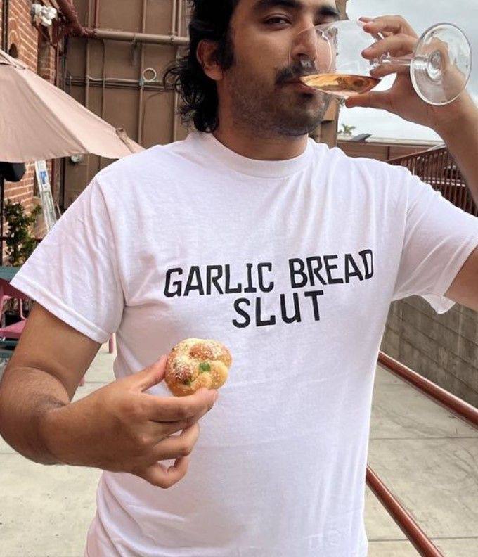 <A к GARLIC BREAY SLUT 2,