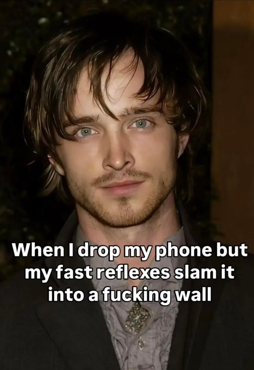 \М/Пеп 1 агор phone but my fast reflexes slam It Into a fucking wall