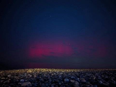 📸🌟🌒 В Батуми сегодня наблюдали северное сияние. Некоторые успели заснять необычное для этих мест явление.