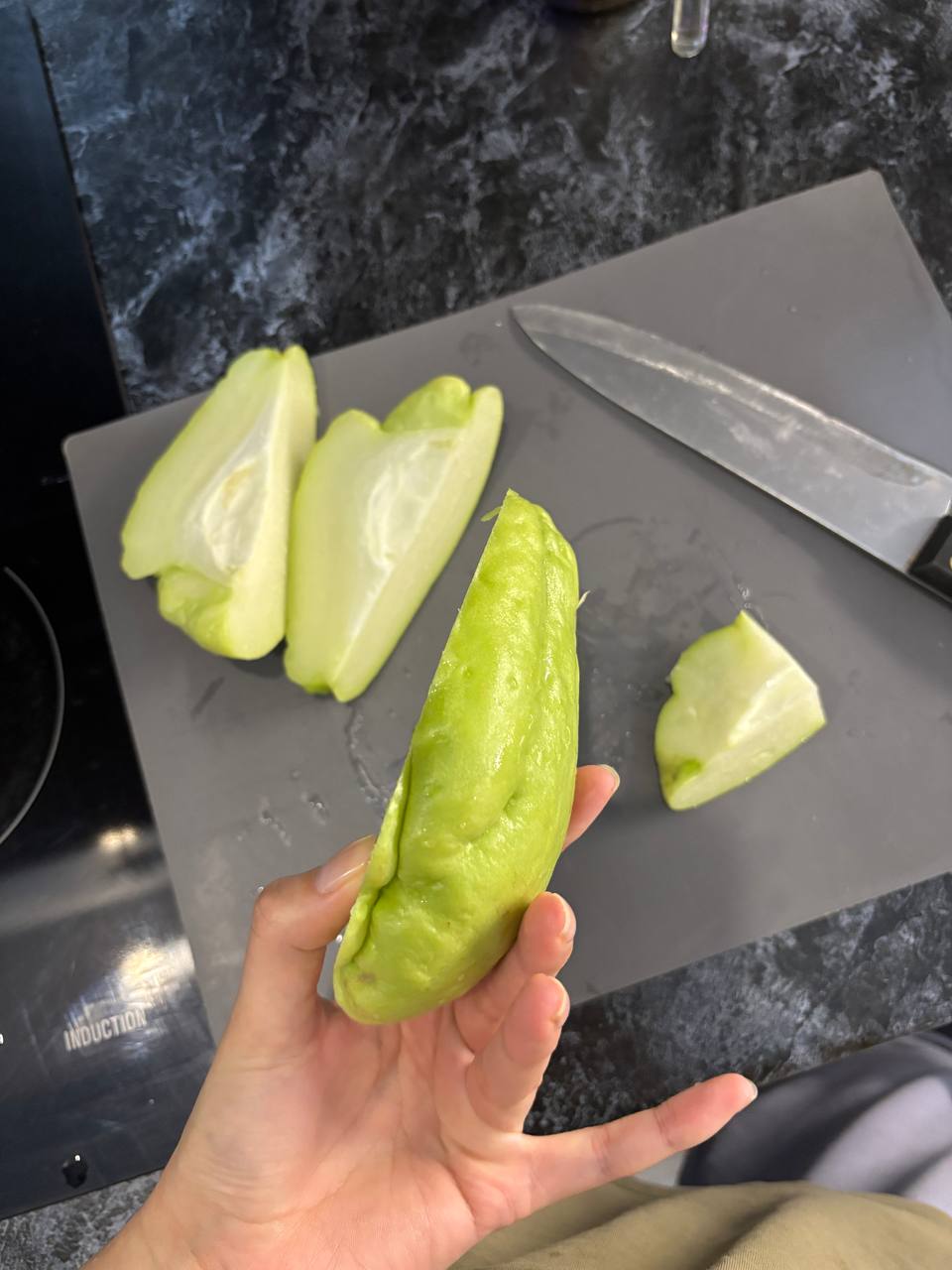 это называется «мексиканский огурец» 
очень странная безвкусная штука
