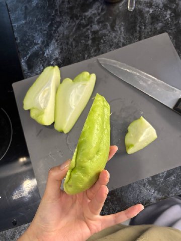 это называется «мексиканский огурец» 
очень странная безвкусная штука