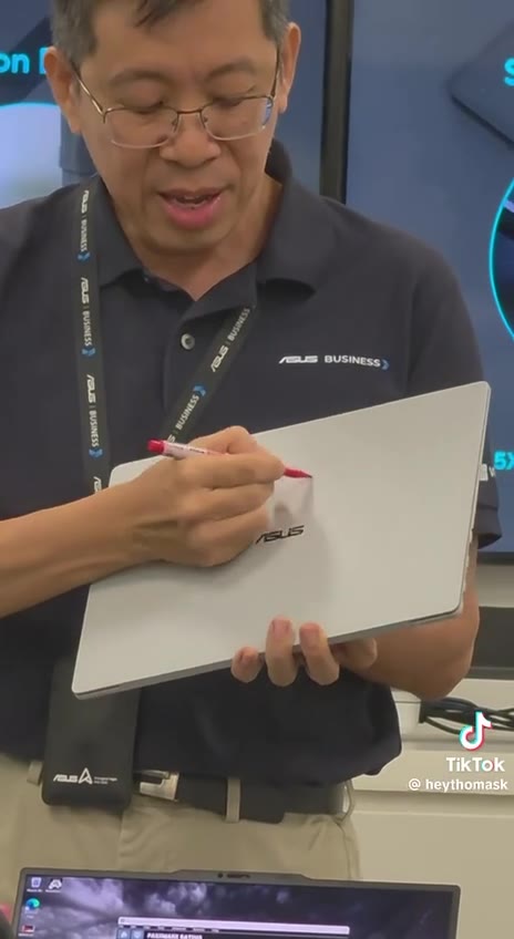 SS, ииииииииииинико ASUS Nano Ceramic Technology Medhestry wating 1 Scymn Remtetarce 5 You Worry-free H Gorilla Glass V