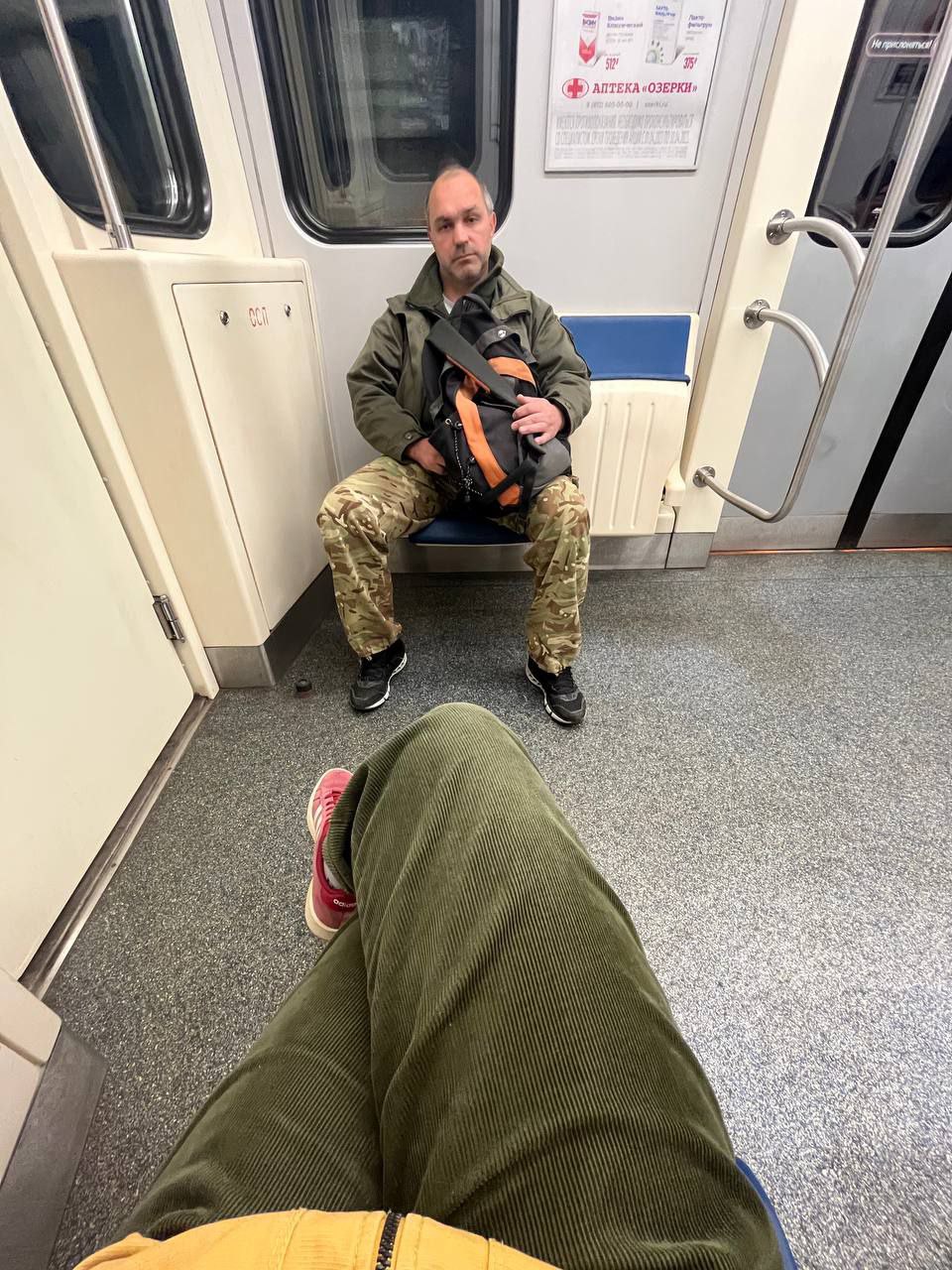 лысое хуйло арестович дрочит на женщин в метро на зелёной ветке в Санкт-Петербурге 
распространите