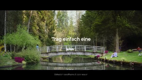 Apple прорекламировал в Германии свои часы с помощью самых страшных животных — гусей!