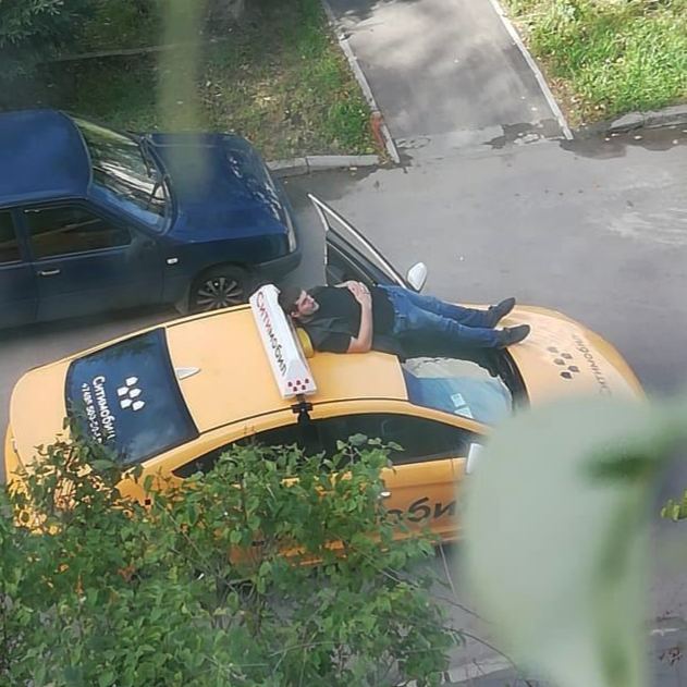 Когда вы вызвали машинку и не спускаетесь, в мире грустит один таксист☹️