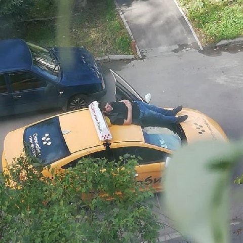 Когда вы вызвали машинку и не спускаетесь, в мире грустит один таксист☹️