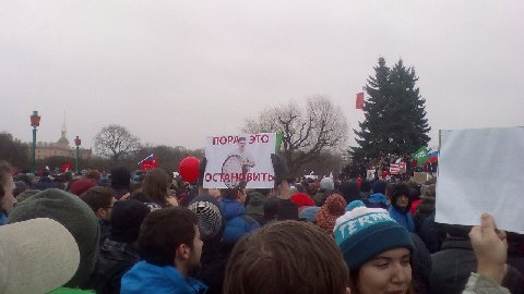 >тысячи людей вышли на митинг чтобы показать свои сохраненки