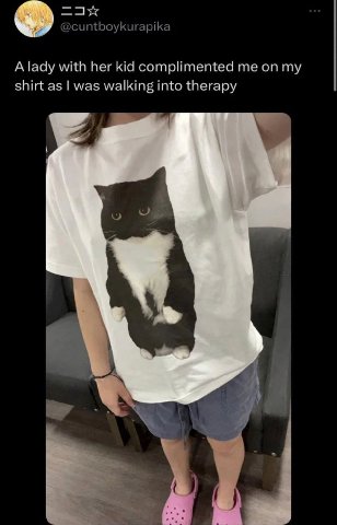 @cuntboykurapika A lady with her kid complimented me on my shirt as was walking into therapy