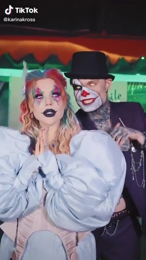 TikTok @karinakross у