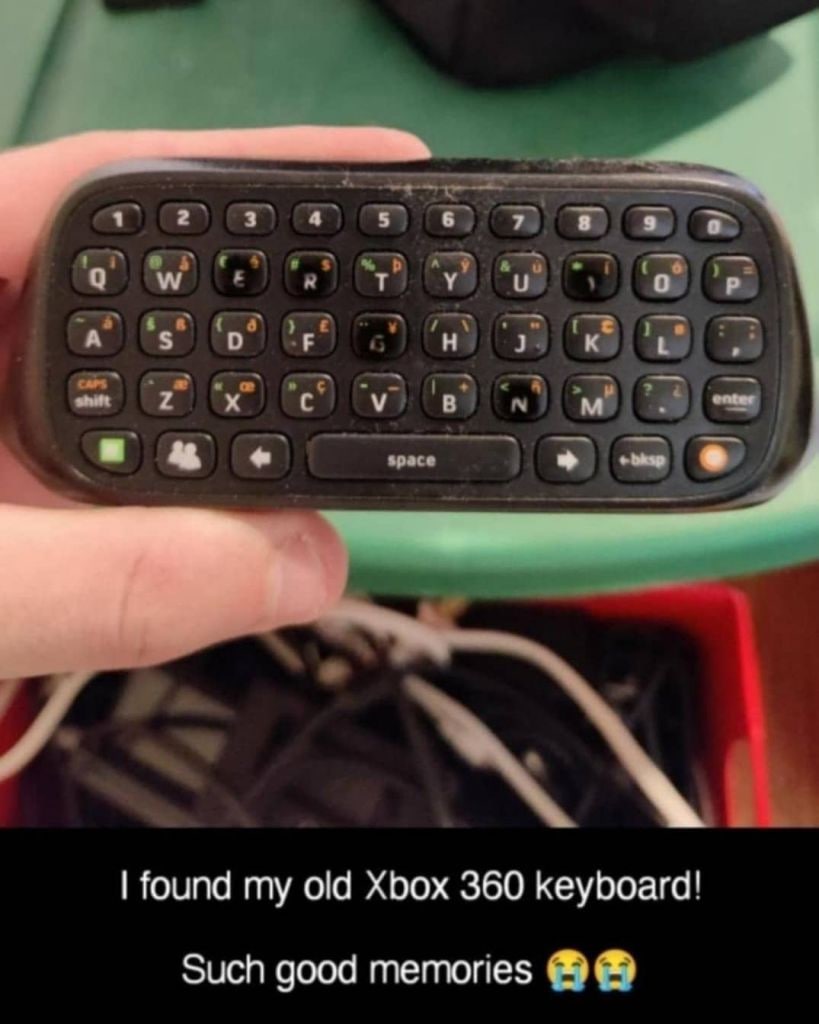 2 3 5 5. a 0 к shaft с У зрасе found old Xbox 360 keyboard! Such good memories