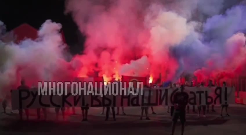В Милане итальянские патриоты из организации lealtà e Azione (Верность и действие) организовали акцию в поддержку русских соратников!

Россия, Италия и Беларусь — это ведь и есть святая Русь! 

Подпис