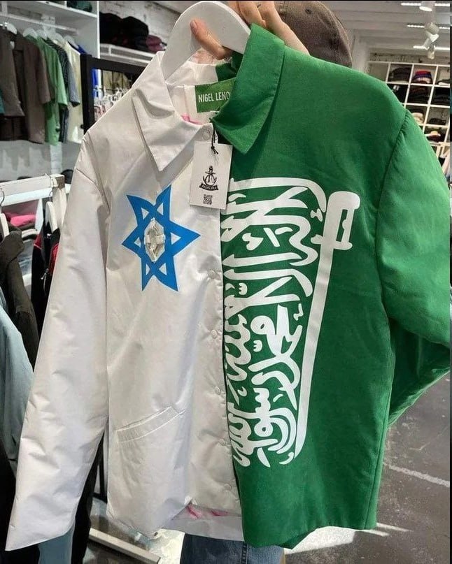 — Мойша, ви таки за белых или за красных?
— Да.
— Что да?
— Что да, то да...