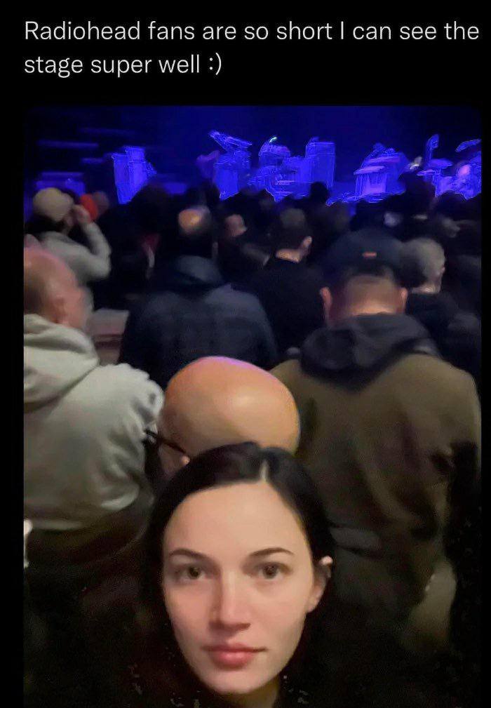 Radiohead fans are so short can see the stage super well