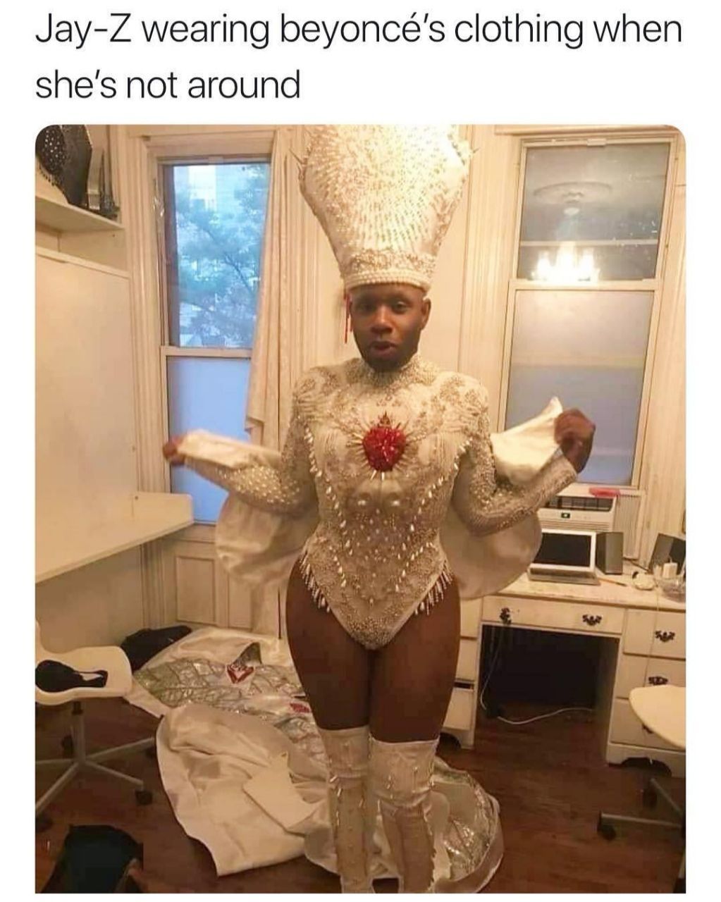 Jay-Z wearing beyoncé's clothing when she’s not around 7